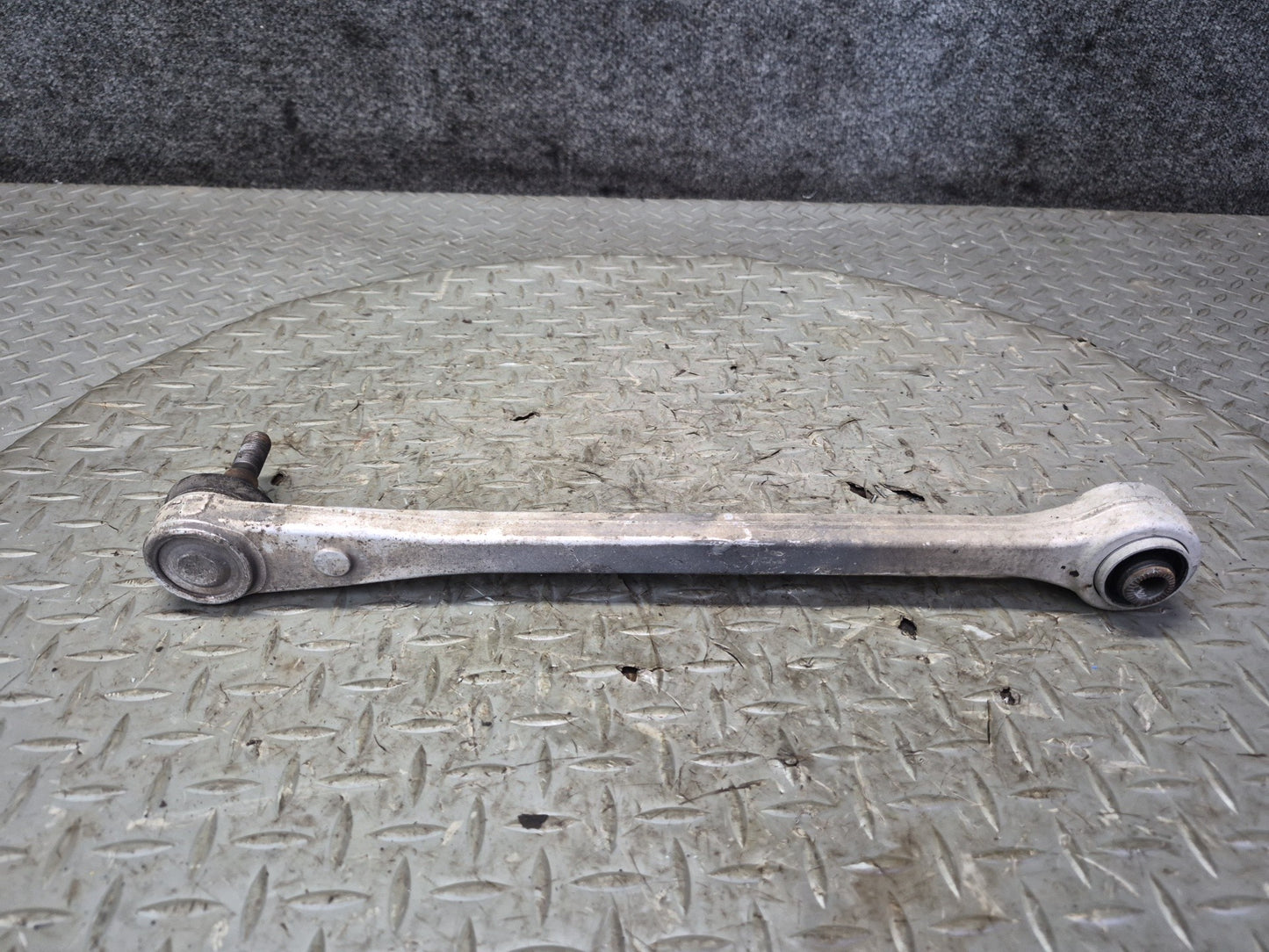 07-17 Lexus UVF46L LS600h LS460 AWD Rear Right Upper & Lower Control Arm Set OEM