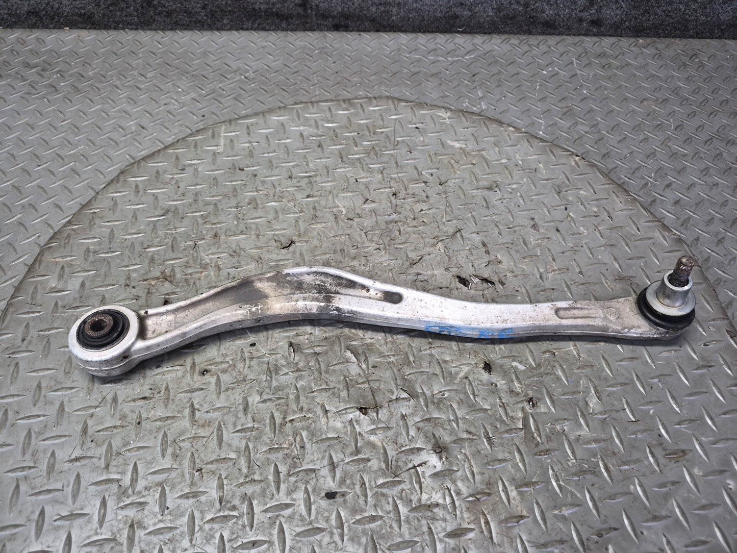 07-17 Lexus UVF46L LS600h LS460 AWD Rear Right Upper & Lower Control Arm Set OEM