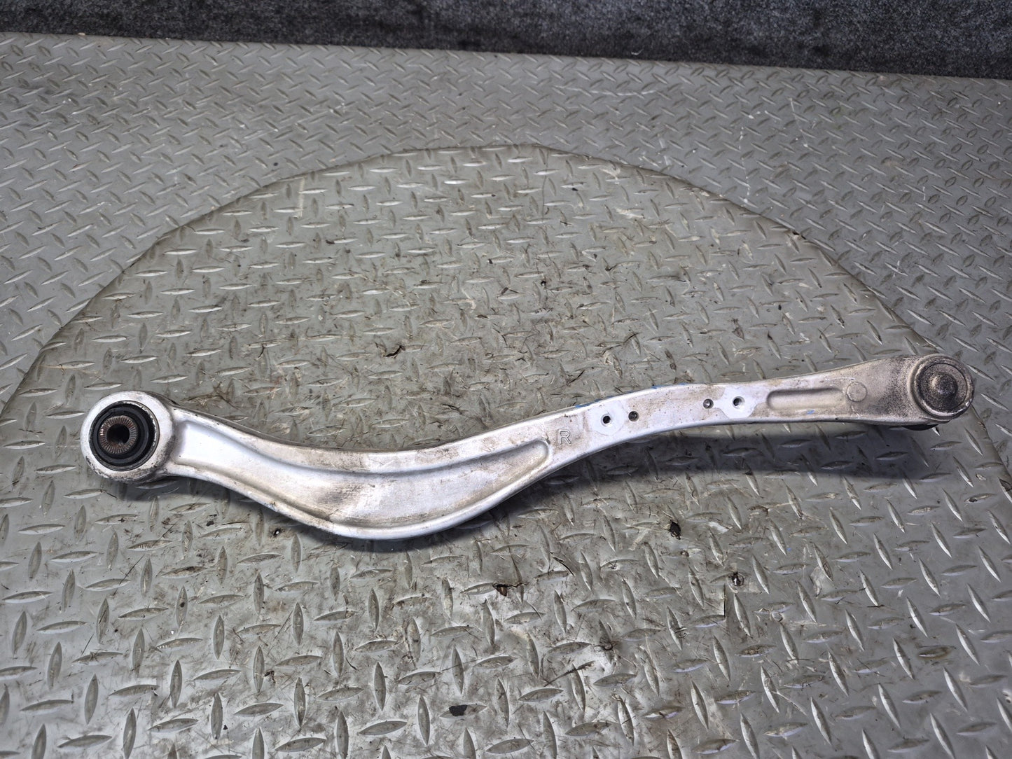 07-17 Lexus UVF46L LS600h LS460 AWD Rear Right Upper & Lower Control Arm Set OEM