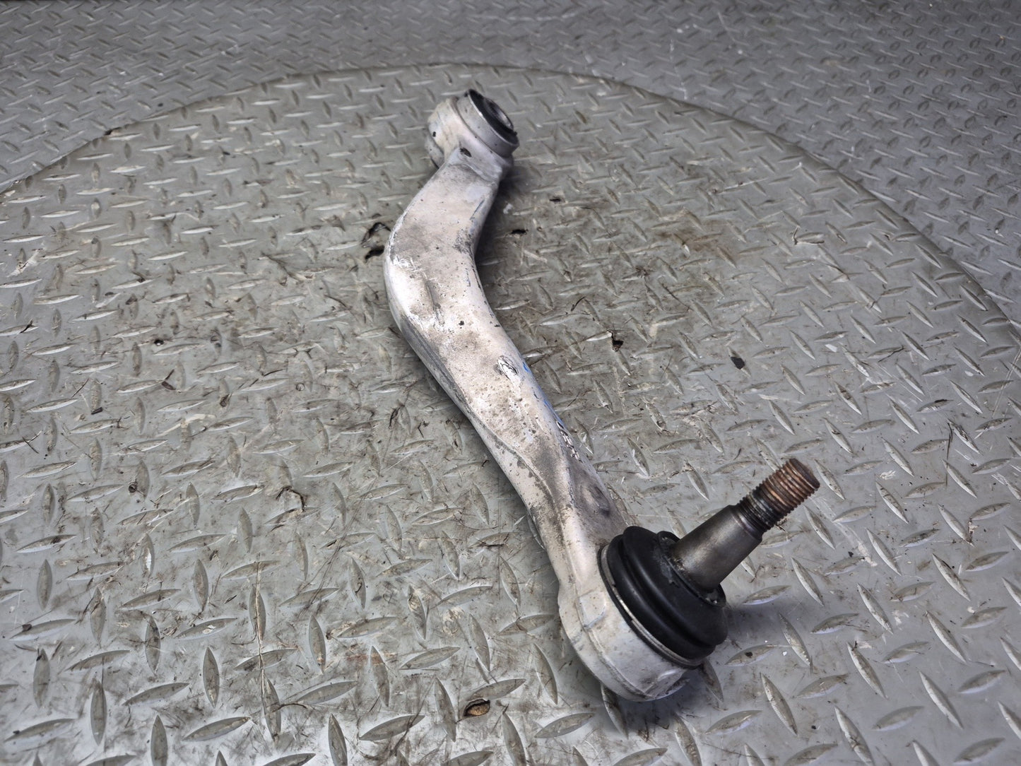 07-17 Lexus UVF46L LS600h LS460 AWD Rear Right Upper & Lower Control Arm Set OEM