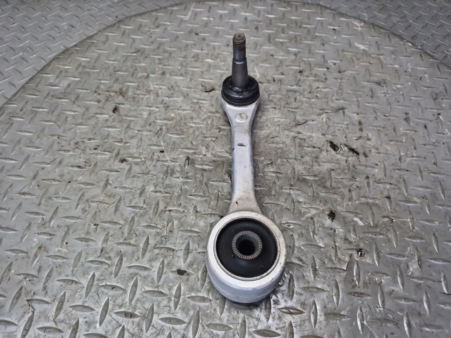 07-17 Lexus UVF46L LS600h LS460 AWD Rear Right Upper & Lower Control Arm Set OEM