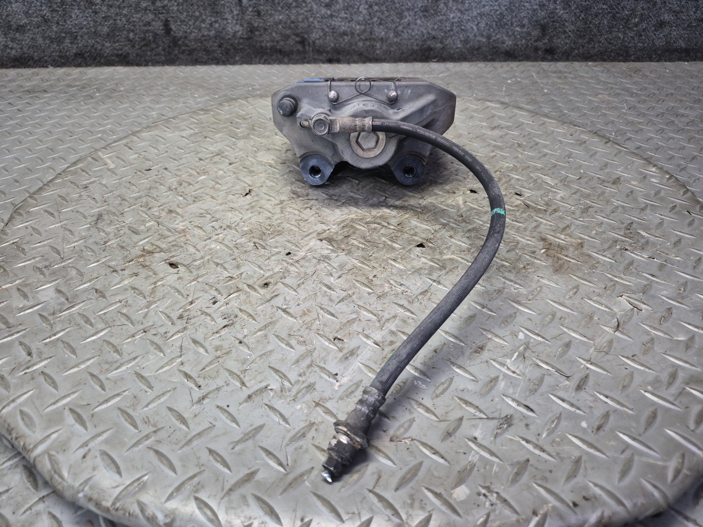 07-17 Lexus UVF46L LS600h LS460 AWD Rear Left & Right Brake Caliper Set OEM