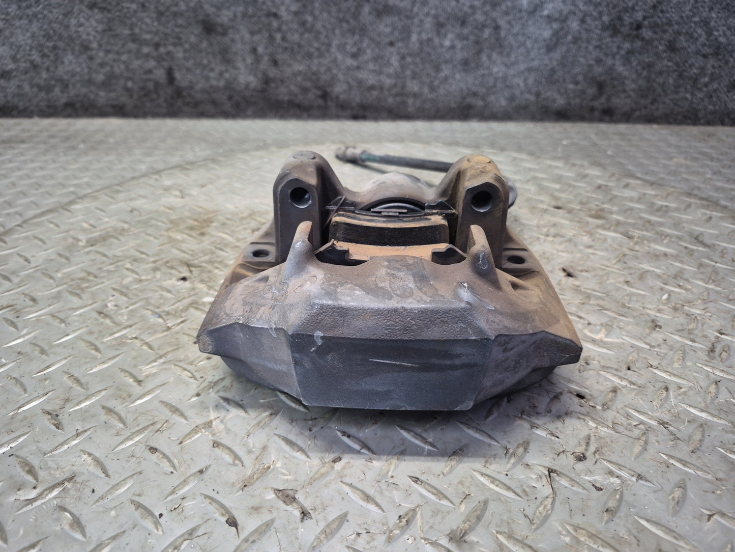 07-17 Lexus UVF46L LS600h LS460 AWD Rear Left & Right Brake Caliper Set OEM