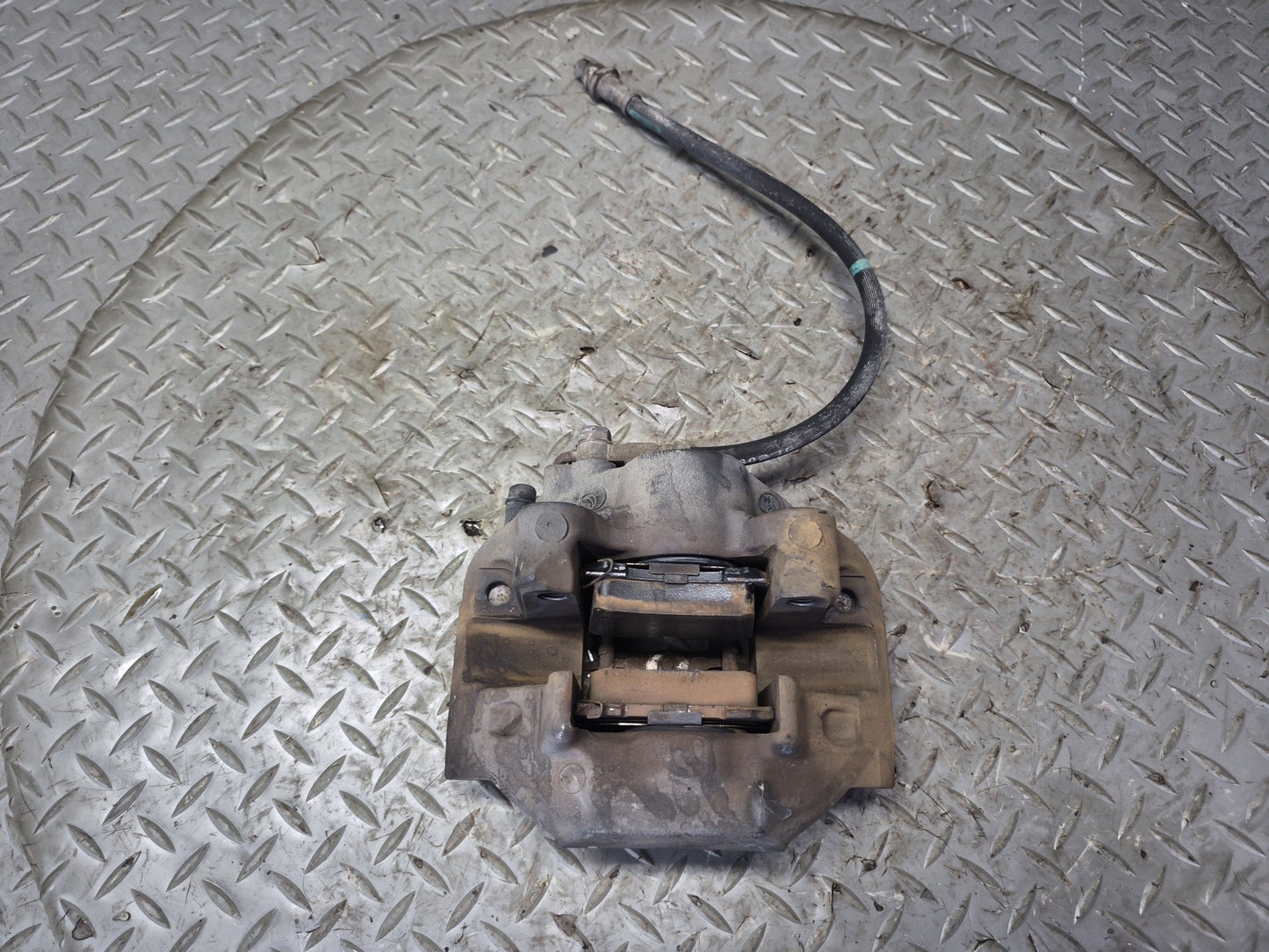 07-17 Lexus UVF46L LS600h LS460 AWD Rear Left & Right Brake Caliper Set OEM