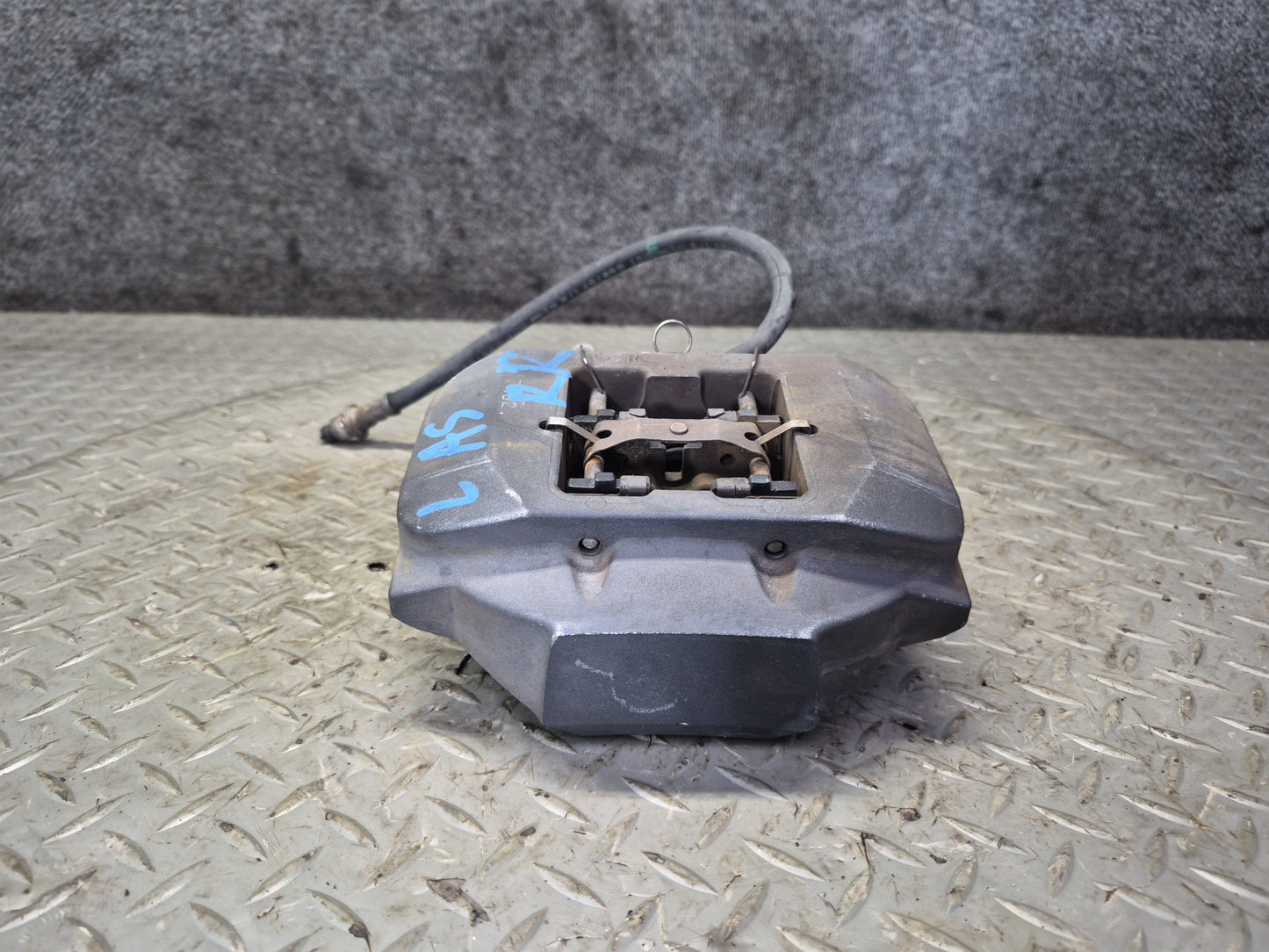 07-17 Lexus UVF46L LS600h LS460 AWD Rear Left & Right Brake Caliper Set OEM