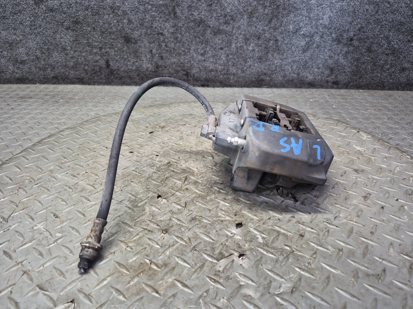 07-17 Lexus UVF46L LS600h LS460 AWD Rear Left & Right Brake Caliper Set OEM