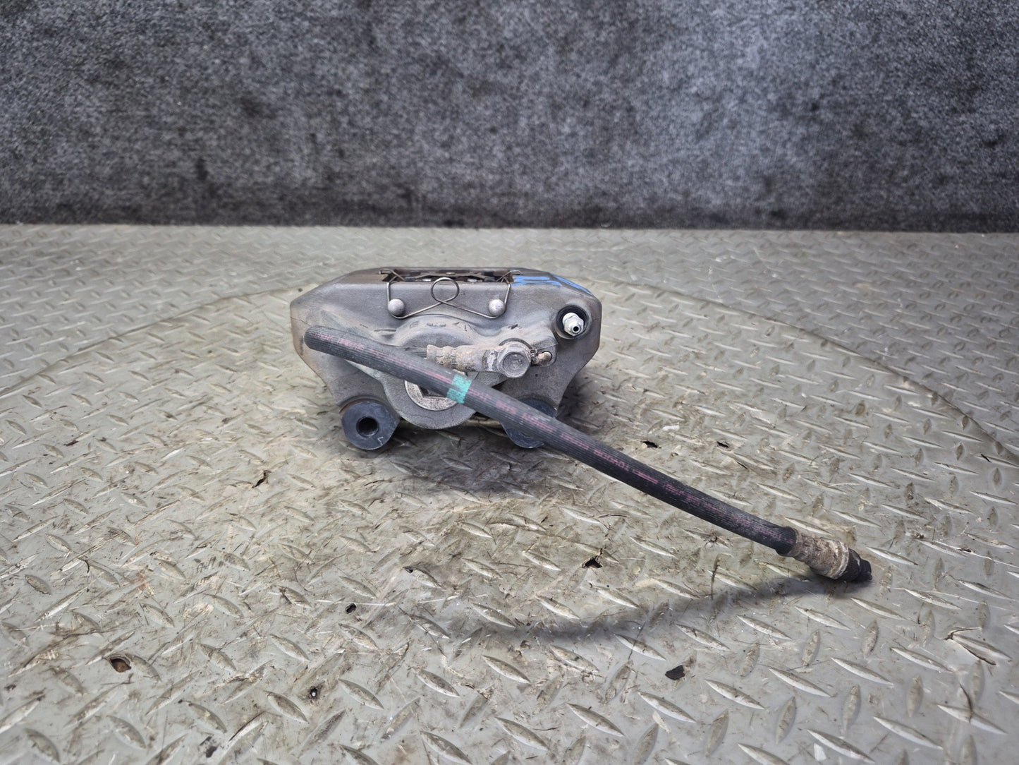 07-17 Lexus UVF46L LS600h LS460 AWD Rear Left & Right Brake Caliper Set OEM