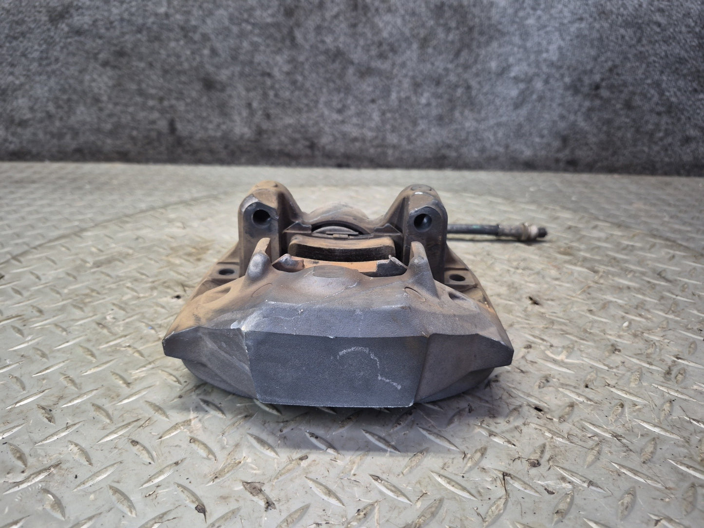 07-17 Lexus UVF46L LS600h LS460 AWD Rear Left & Right Brake Caliper Set OEM