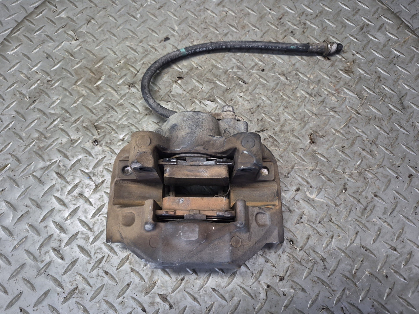 07-17 Lexus UVF46L LS600h LS460 AWD Rear Left & Right Brake Caliper Set OEM
