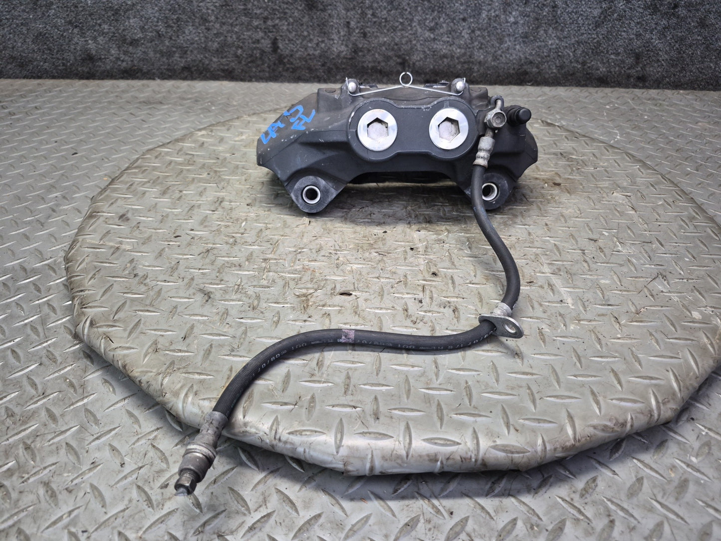 07-17 Lexus UVF46L LS600h LS460 AWD Front Left & Right Brake Caliper Set OEM