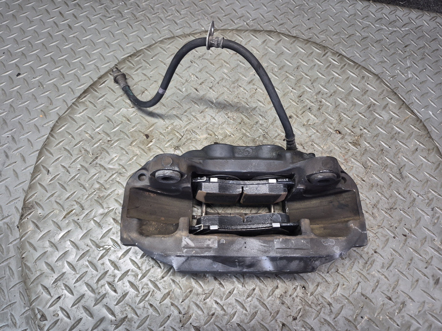 07-17 Lexus UVF46L LS600h LS460 AWD Front Left & Right Brake Caliper Set OEM