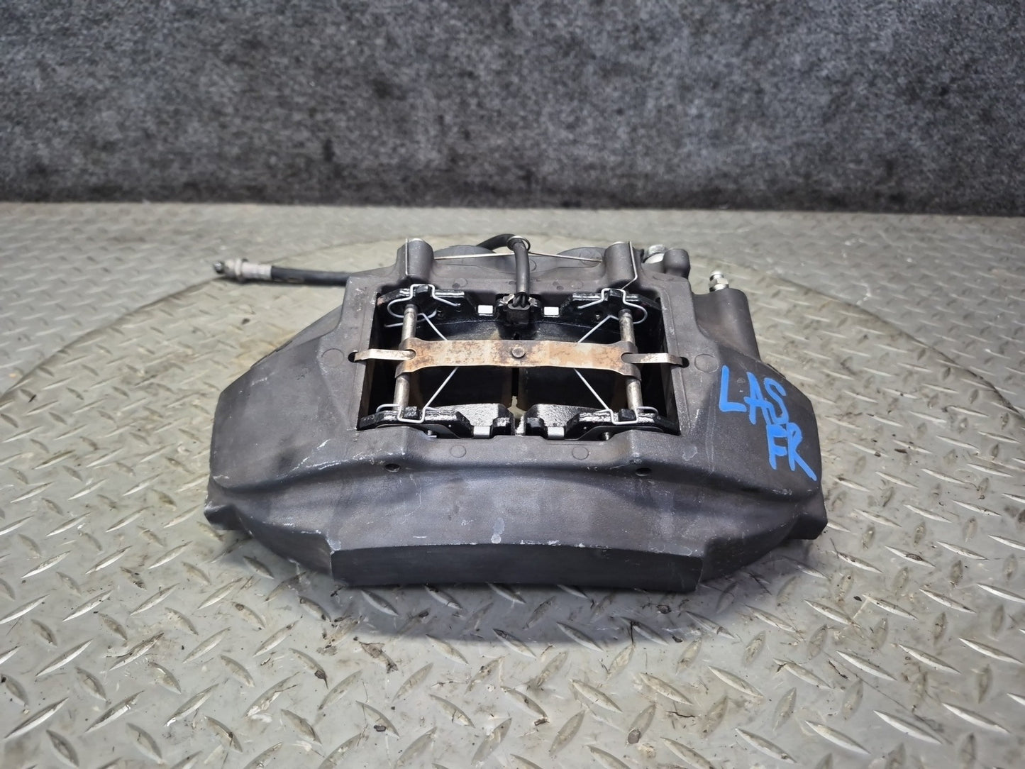 07-17 Lexus UVF46L LS600h LS460 AWD Front Left & Right Brake Caliper Set OEM