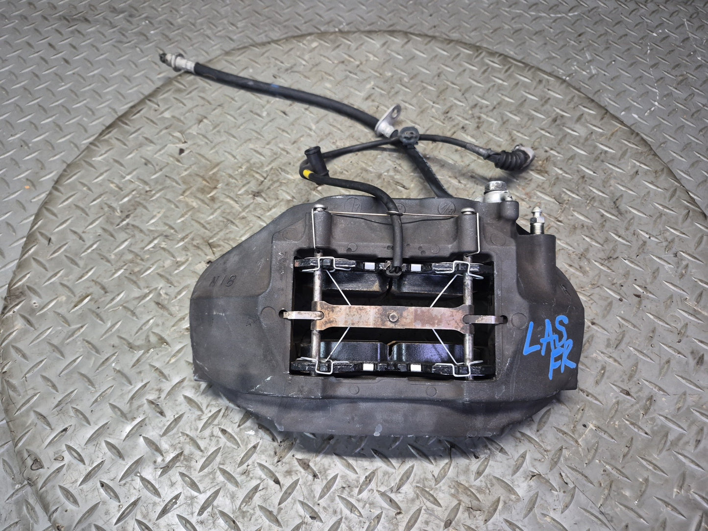 07-17 Lexus UVF46L LS600h LS460 AWD Front Left & Right Brake Caliper Set OEM