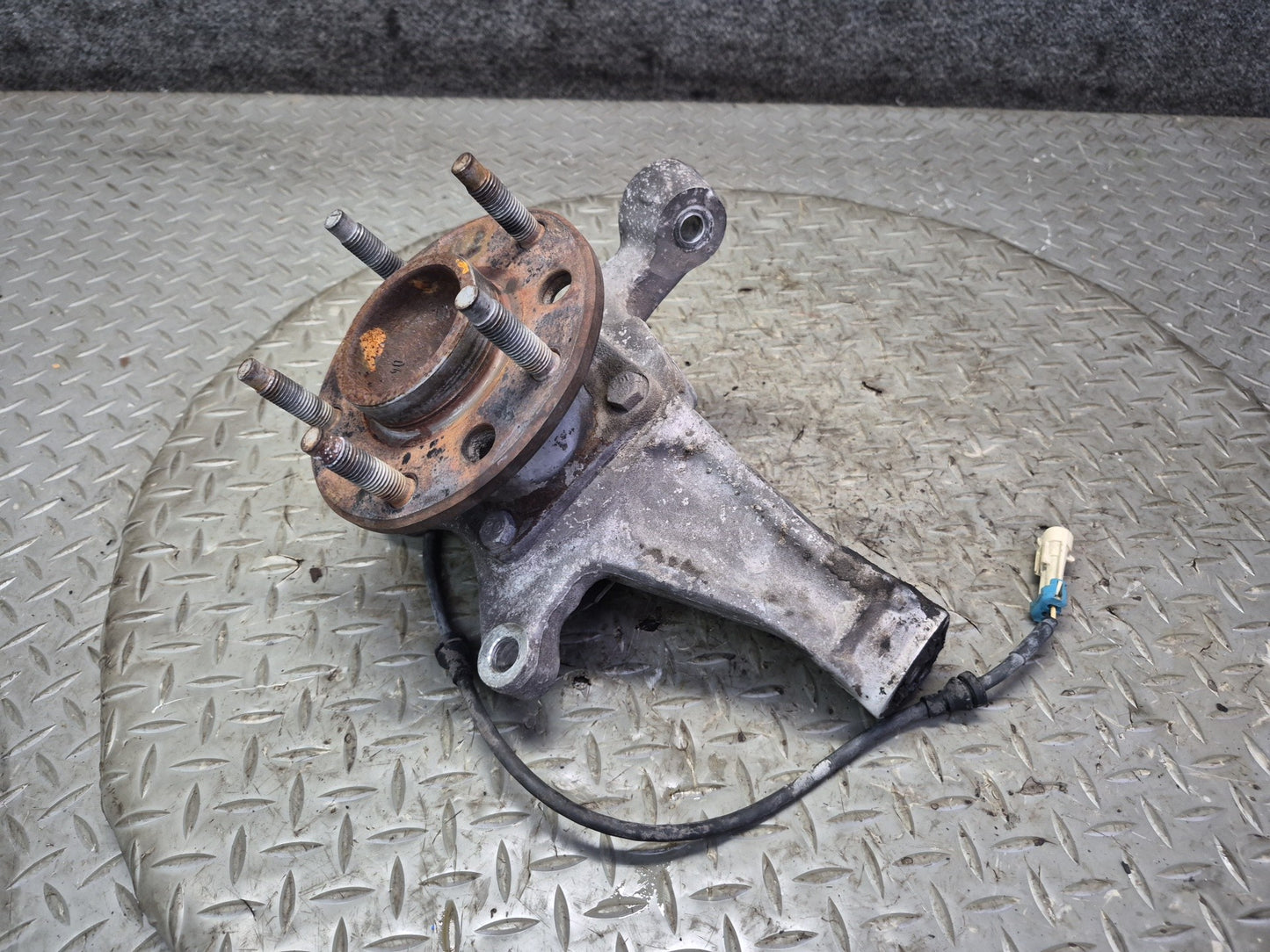 91-96 Chevrolet Corvette C4 Front Left Spindle Knuckle Wheel Hub Bearing OEM