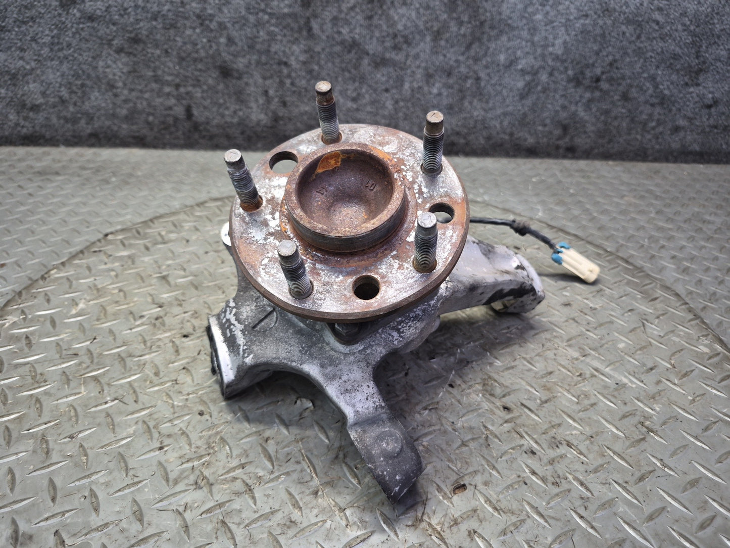 91-96 Chevrolet Corvette C4 Front Right Spindle Knuckle Wheel Hub Bearing OEM