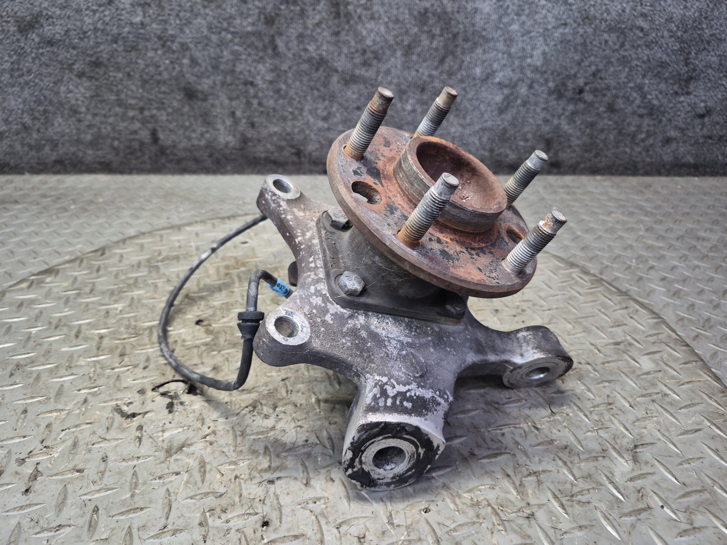 91-96 Chevrolet Corvette C4 Front Right Spindle Knuckle Wheel Hub Bearing OEM