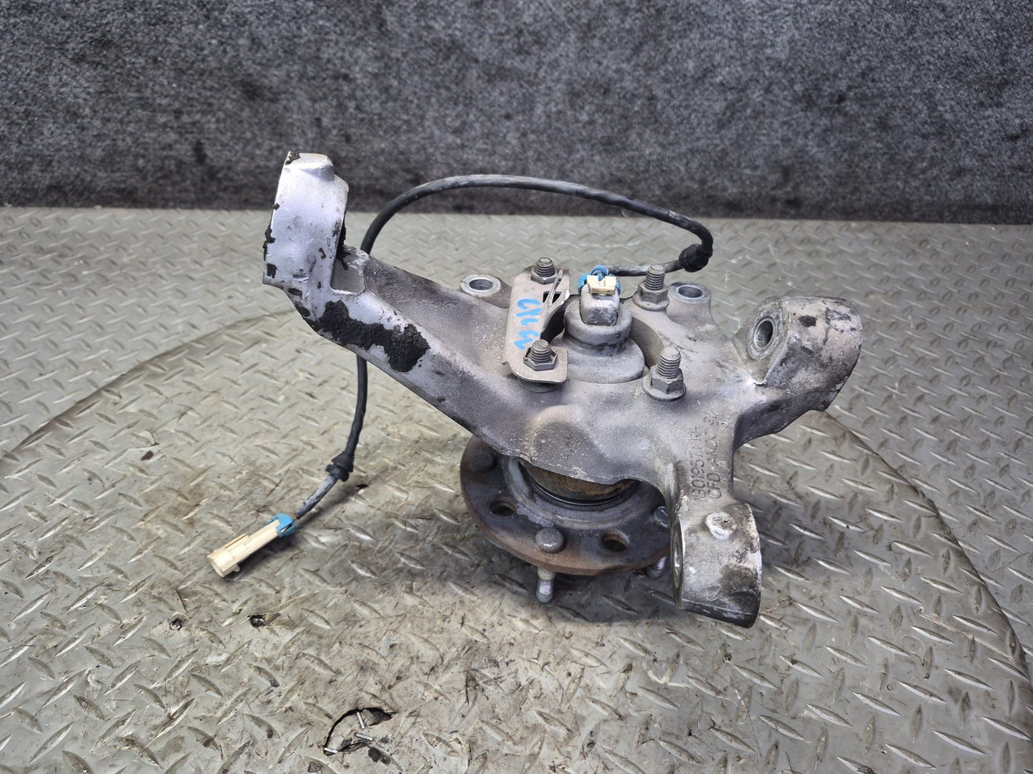 91-96 Chevrolet Corvette C4 Front Right Spindle Knuckle Wheel Hub Bearing OEM