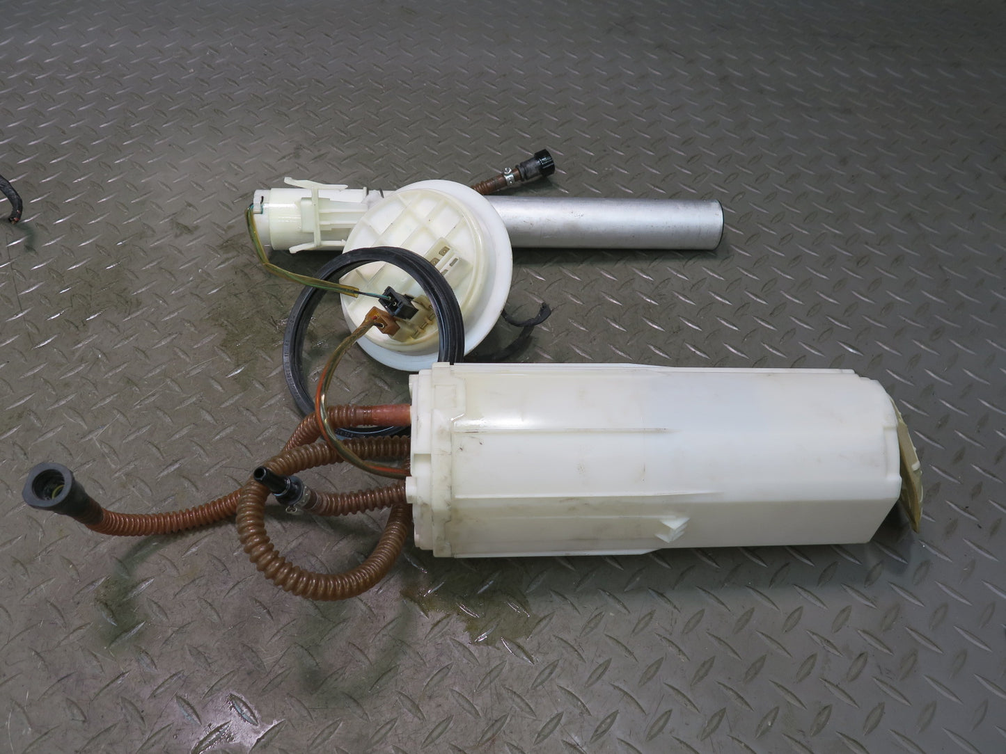 03-10 Bentley Continental GT Fuel Pump Level Sensor Sending Unit Set of 2 49K