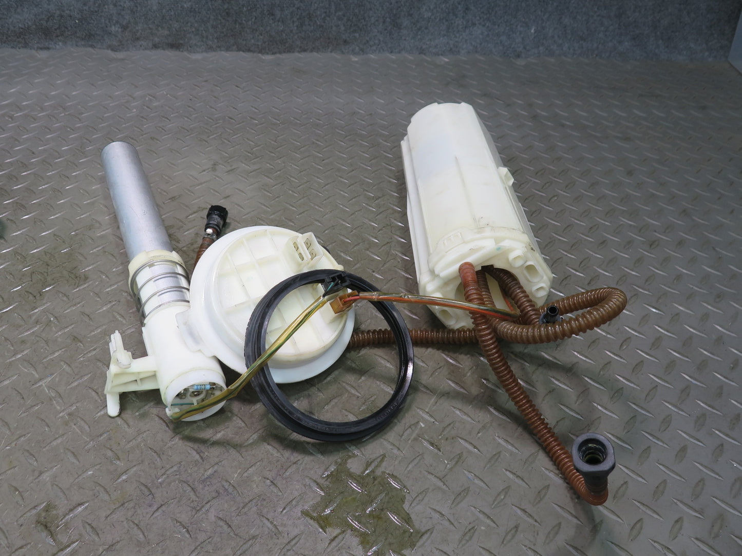 03-10 Bentley Continental GT Fuel Pump Level Sensor Sending Unit Set of 2 49K