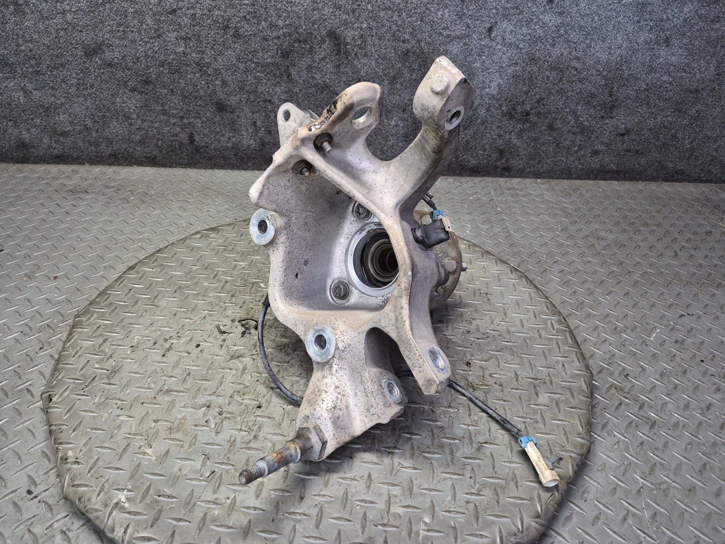91-96 Chevrolet Corvette C4 Rear Right Spindle Knuckle Wheel Hub Bearing OEM
