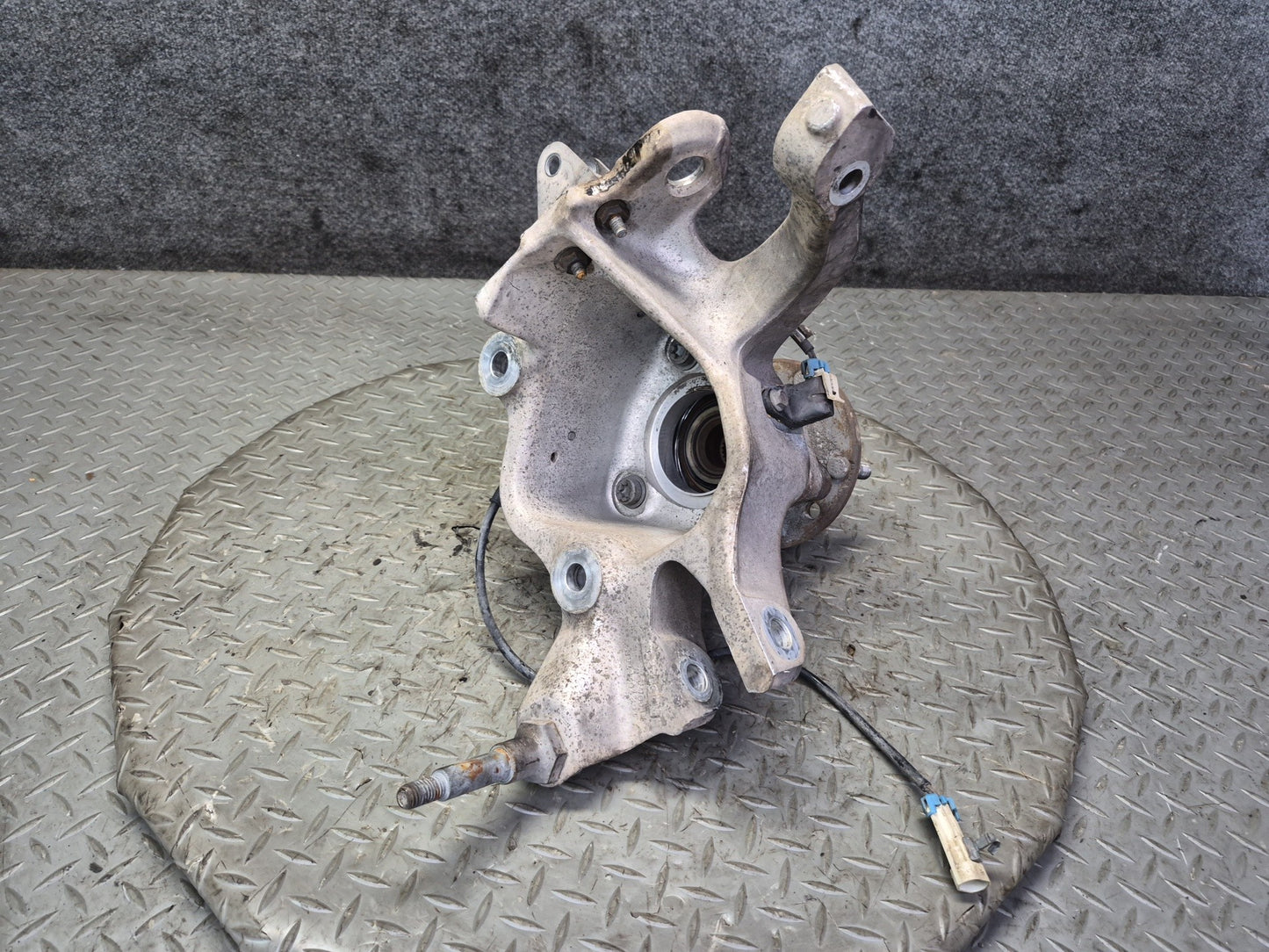 91-96 Chevrolet Corvette C4 Rear Right Spindle Knuckle Wheel Hub Bearing OEM