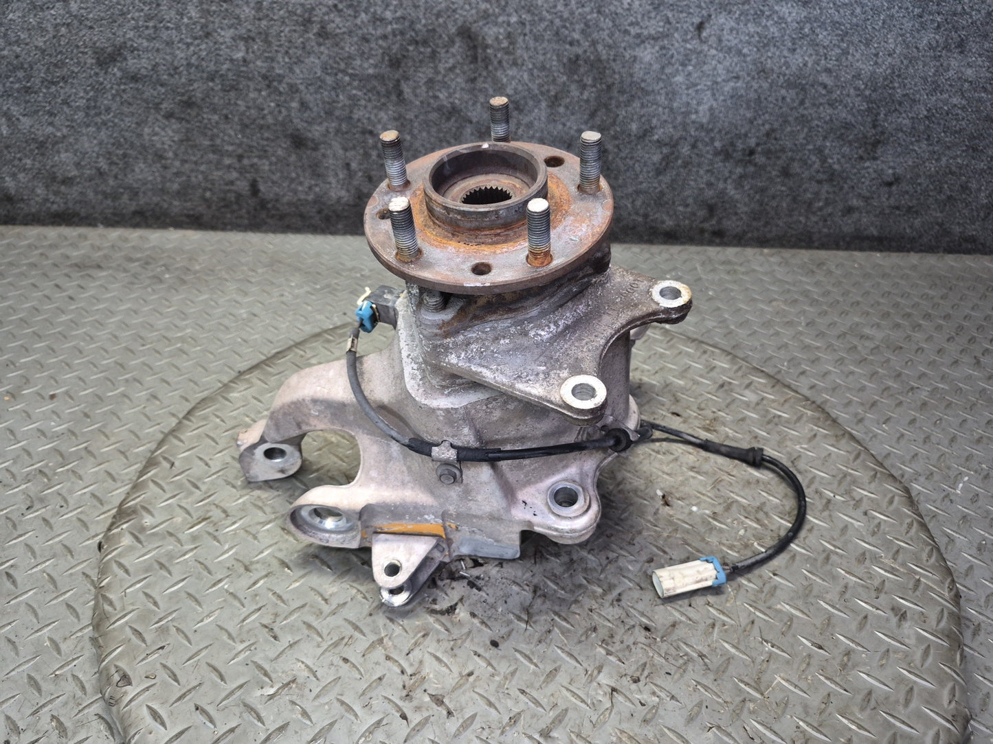 91-96 Chevrolet Corvette C4 Rear Left Spindle Knuckle Wheel Hub Bearing OEM
