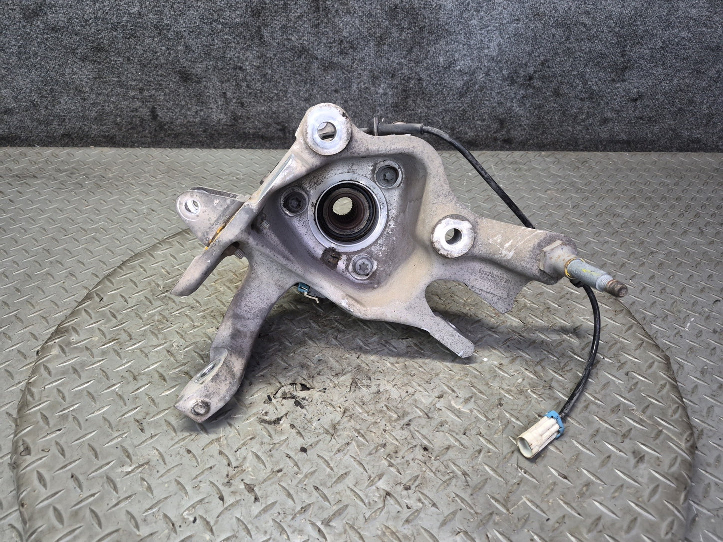 91-96 Chevrolet Corvette C4 Rear Left Spindle Knuckle Wheel Hub Bearing OEM