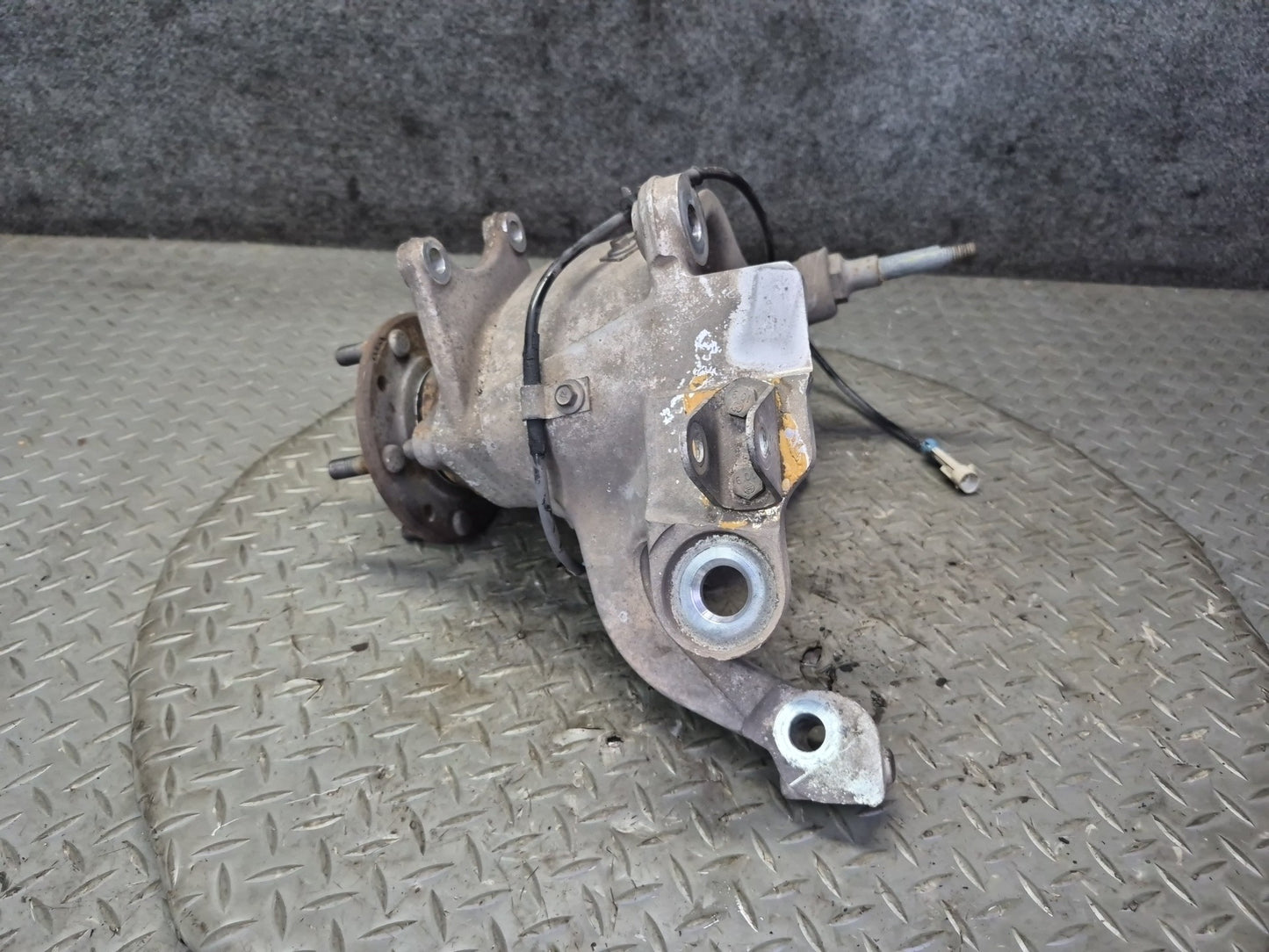 91-96 Chevrolet Corvette C4 Rear Left Spindle Knuckle Wheel Hub Bearing OEM