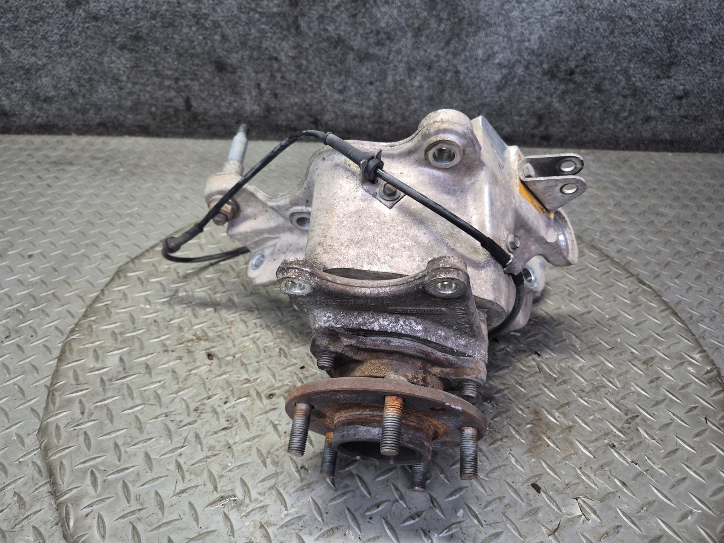 91-96 Chevrolet Corvette C4 Rear Left Spindle Knuckle Wheel Hub Bearing OEM