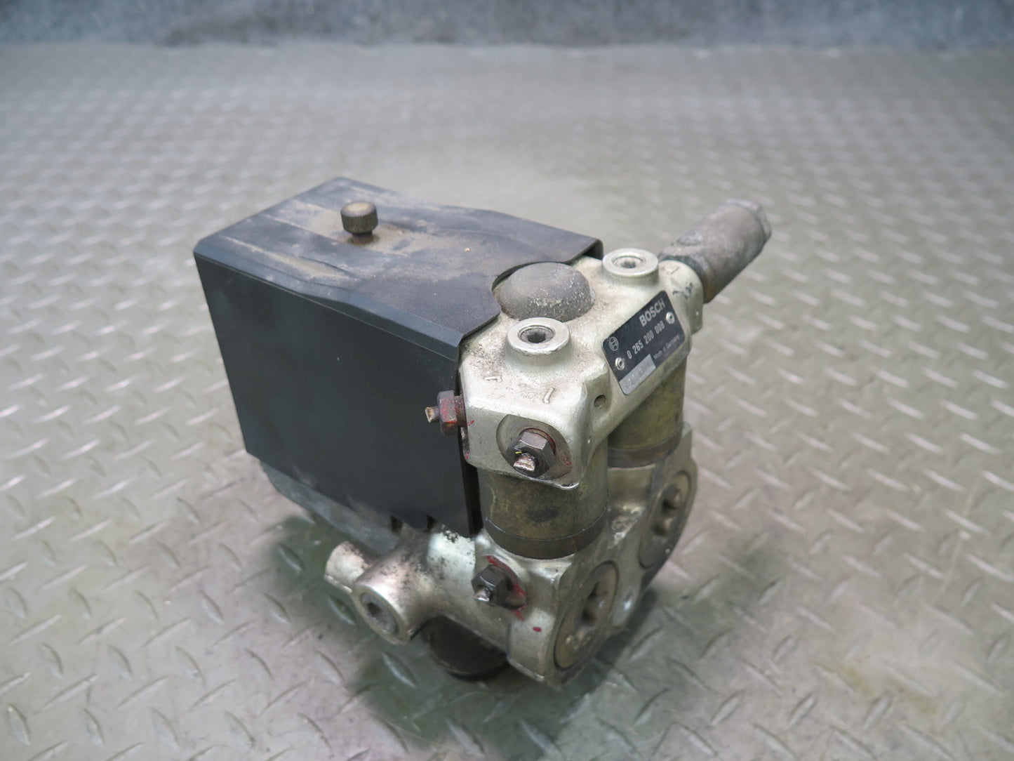 1985-1989 Porsche 928 S Anti Lock Brake ABS Pump Module Unit
