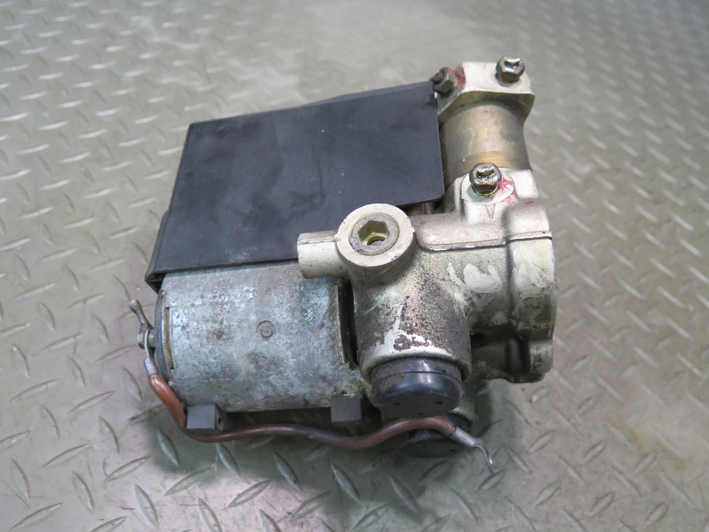 1985-1989 Porsche 928 S Anti Lock Brake ABS Pump Module Unit