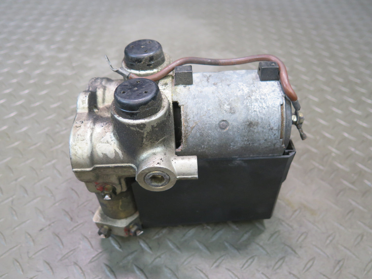 1985-1989 Porsche 928 S Anti Lock Brake ABS Pump Module Unit