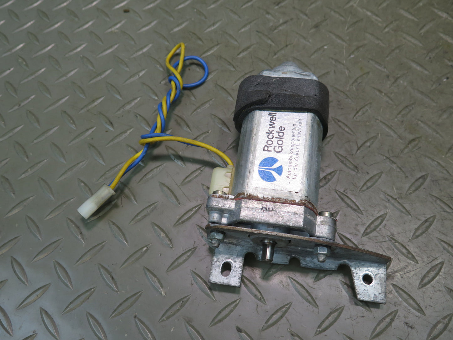 1984-1991 Porsche 928 Power Sunroof Moon Roof Window Drive Motor Set