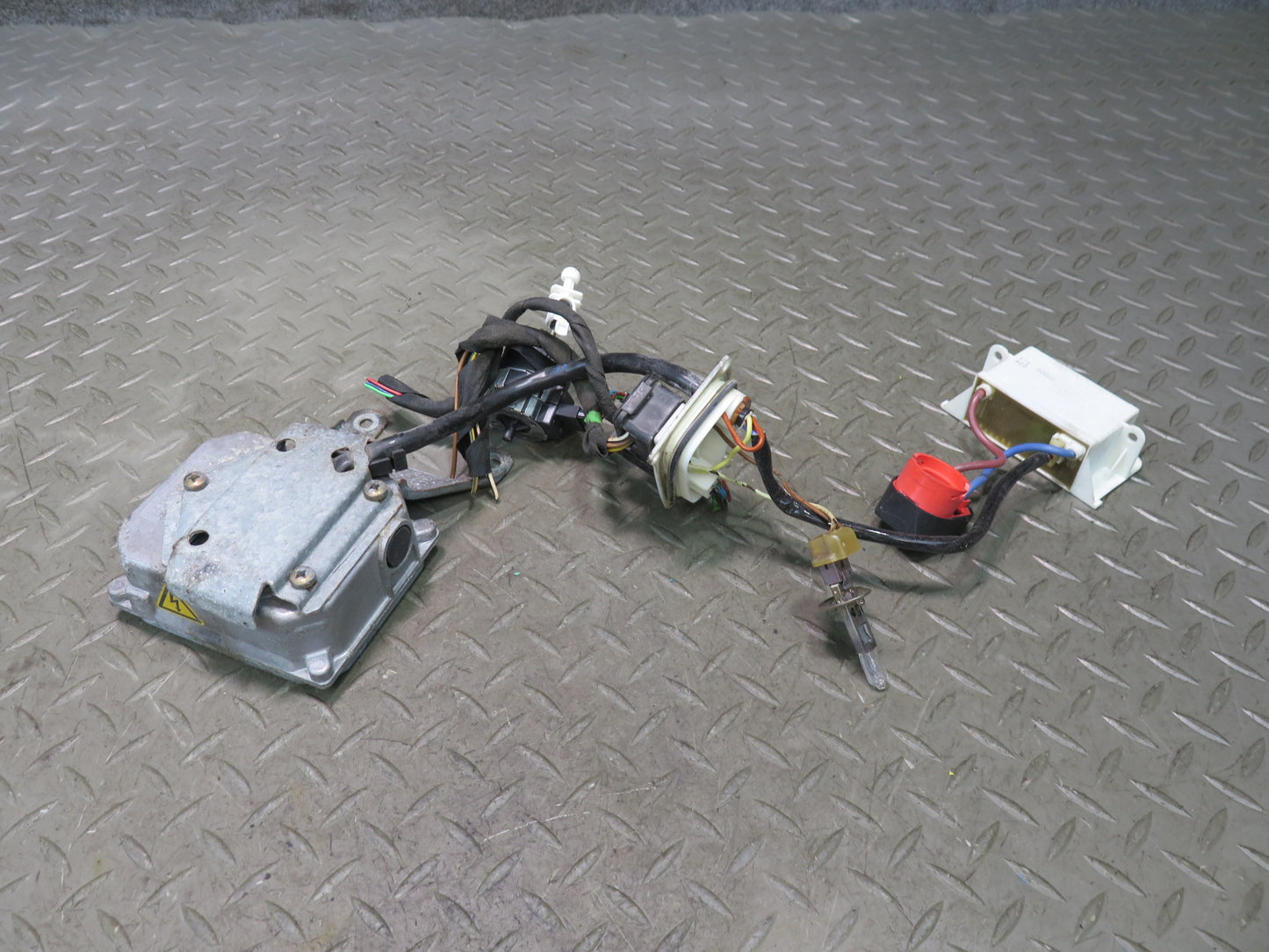 96-02 Mercedes R129 Front Left Xenon Headlight Ballast w Corrector & Wire OEM