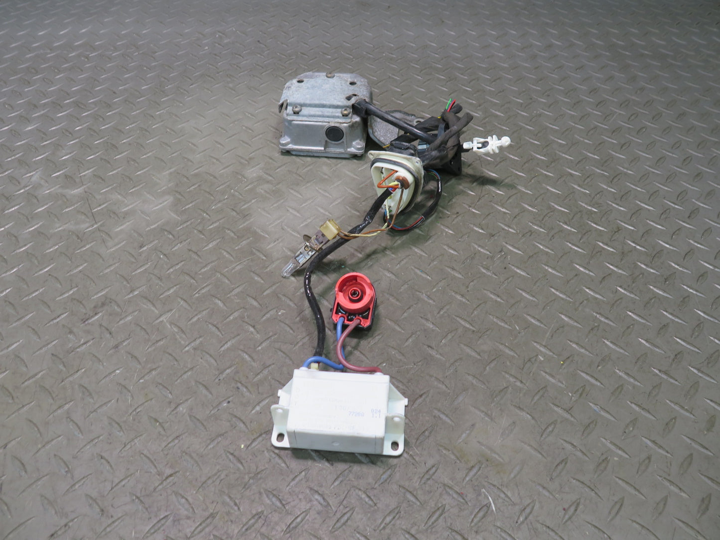 96-02 Mercedes R129 Front Left Xenon Headlight Ballast w Corrector & Wire OEM