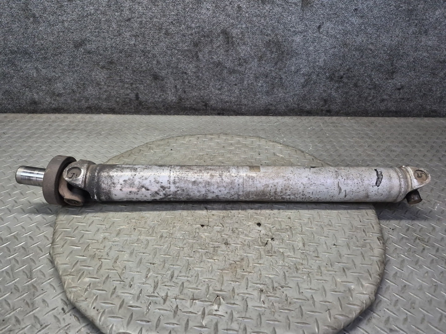 84-96 Chevrolet Corvette C4 Rear A/T Driveshaft Drive Shaft 10054289 OEM