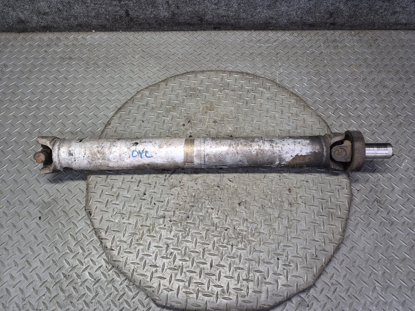 84-96 Chevrolet Corvette C4 Rear A/T Driveshaft Drive Shaft 10054289 OEM