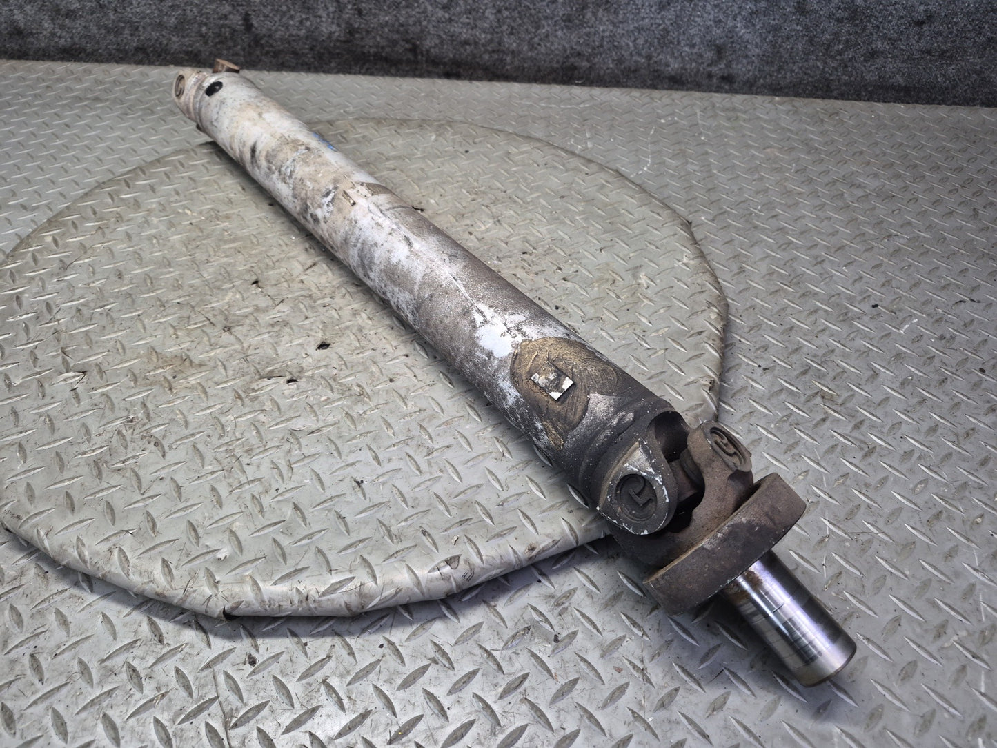 84-96 Chevrolet Corvette C4 Rear A/T Driveshaft Drive Shaft 10054289 OEM