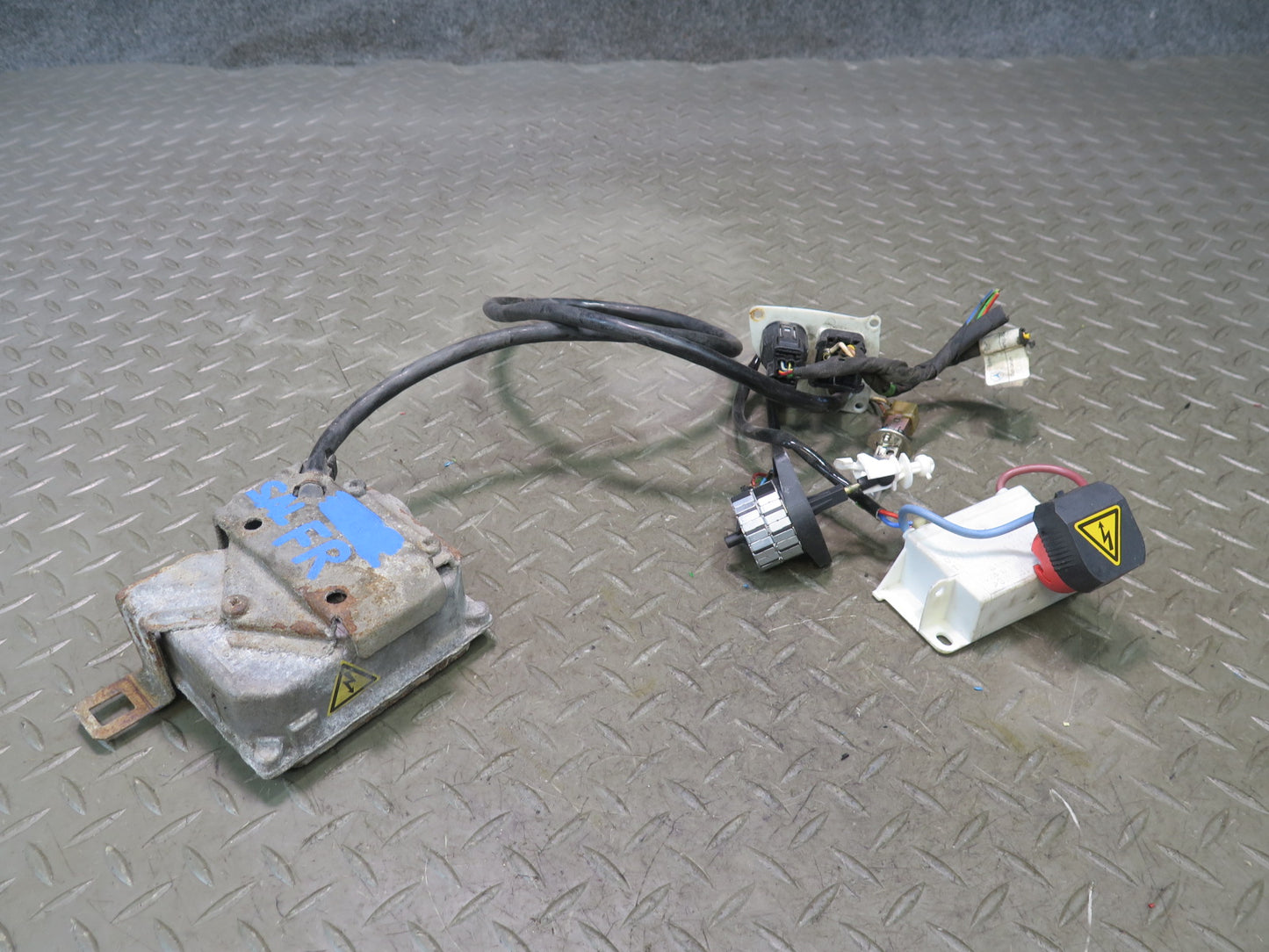 96-02 Mercedes R129 Front Right Xenon Headlight Ballast w Corrector & Wire OEM