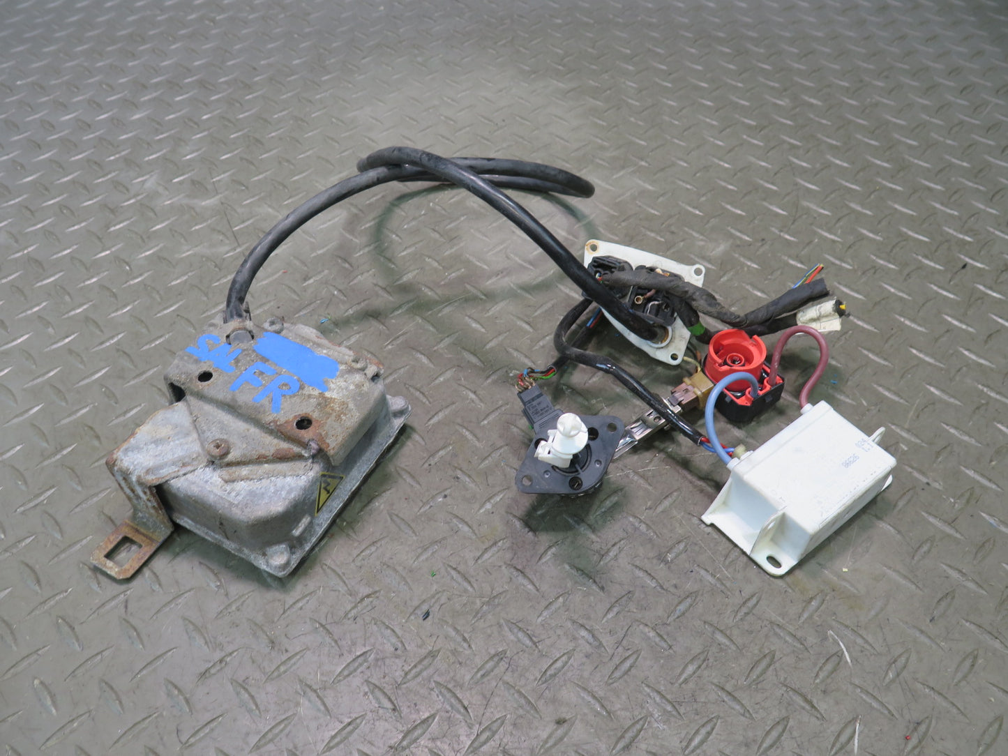 96-02 Mercedes R129 Front Right Xenon Headlight Ballast w Corrector & Wire OEM