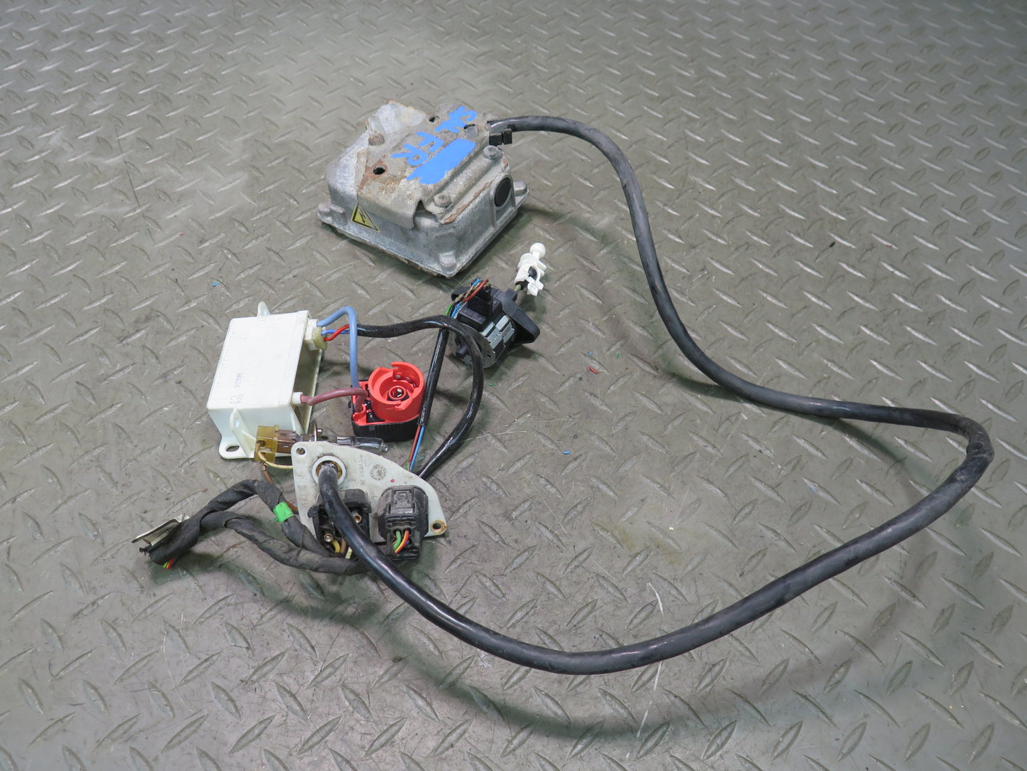 96-02 Mercedes R129 Front Right Xenon Headlight Ballast w Corrector & Wire OEM