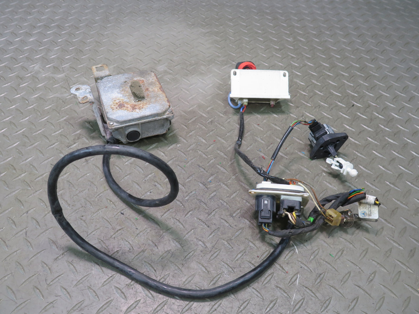 96-02 Mercedes R129 Front Right Xenon Headlight Ballast w Corrector & Wire OEM