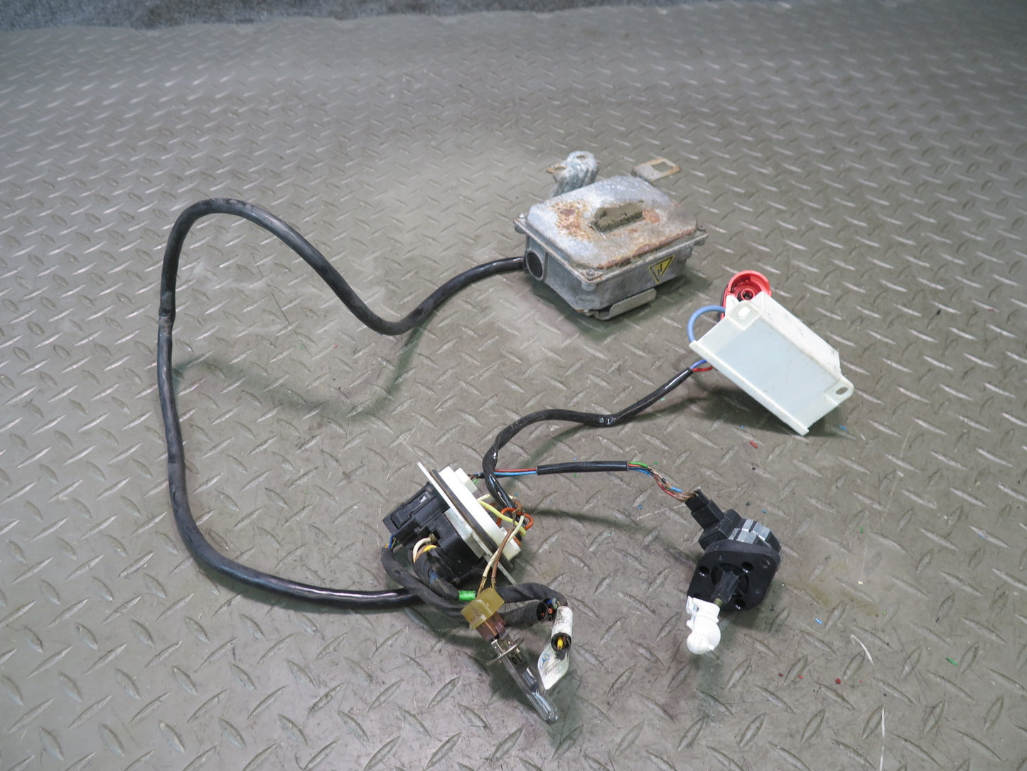 96-02 Mercedes R129 Front Right Xenon Headlight Ballast w Corrector & Wire OEM