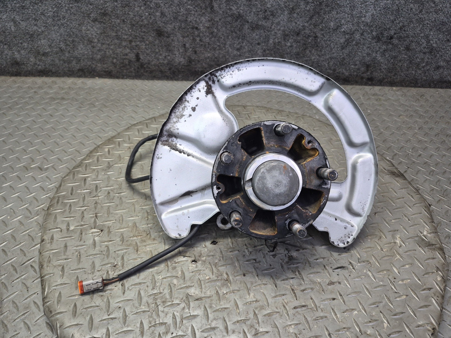 1984-1986 Porsche 928 S Front Left Side Spindle Knuckle Wheel Hub Bearing
