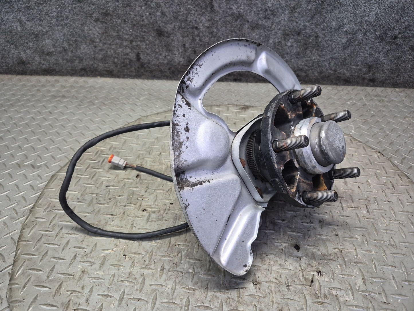 1984-1986 Porsche 928 S Front Left Side Spindle Knuckle Wheel Hub Bearing