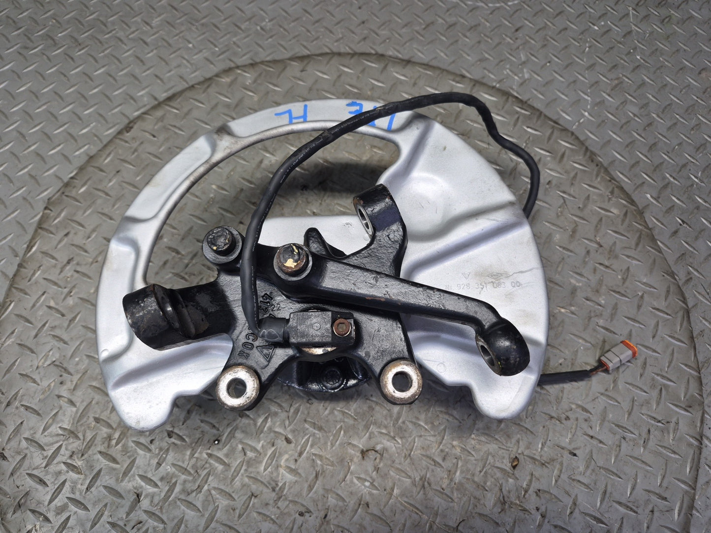 1984-1986 Porsche 928 S Front Left Side Spindle Knuckle Wheel Hub Bearing