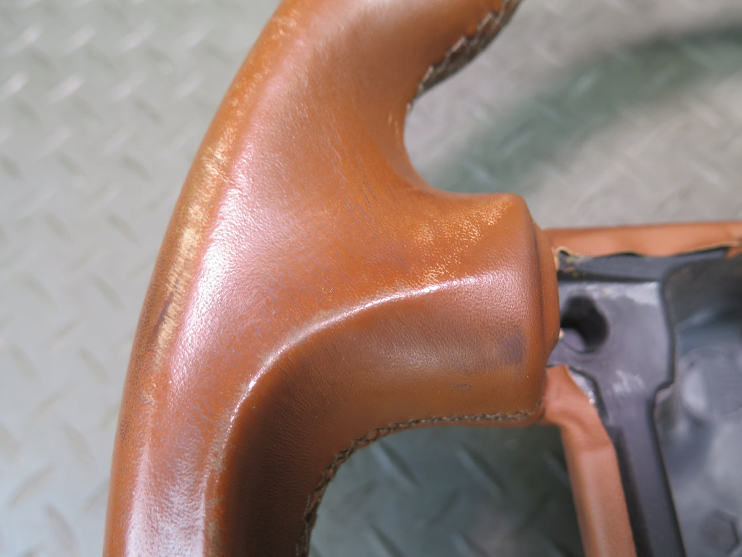 03-10 Bentley Continental GT Leather Steering Saddle