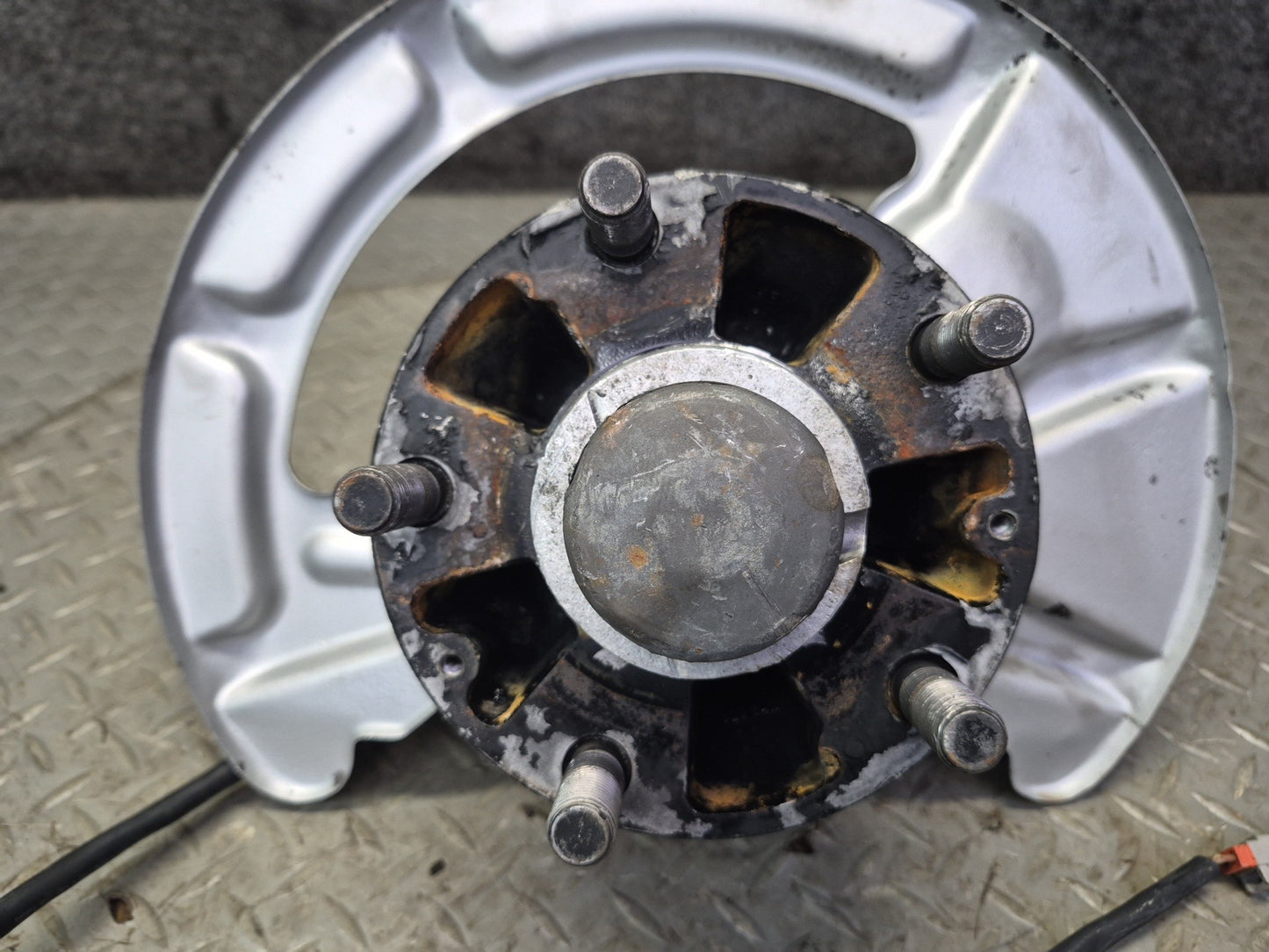 1984-1986 Porsche 928 S Front Right Side Spindle Knuckle Wheel Hub Bearing