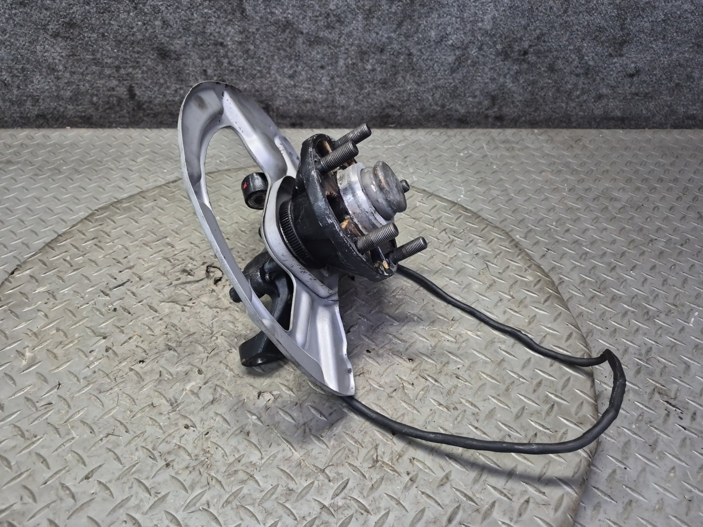 1984-1986 Porsche 928 S Front Right Side Spindle Knuckle Wheel Hub Bearing