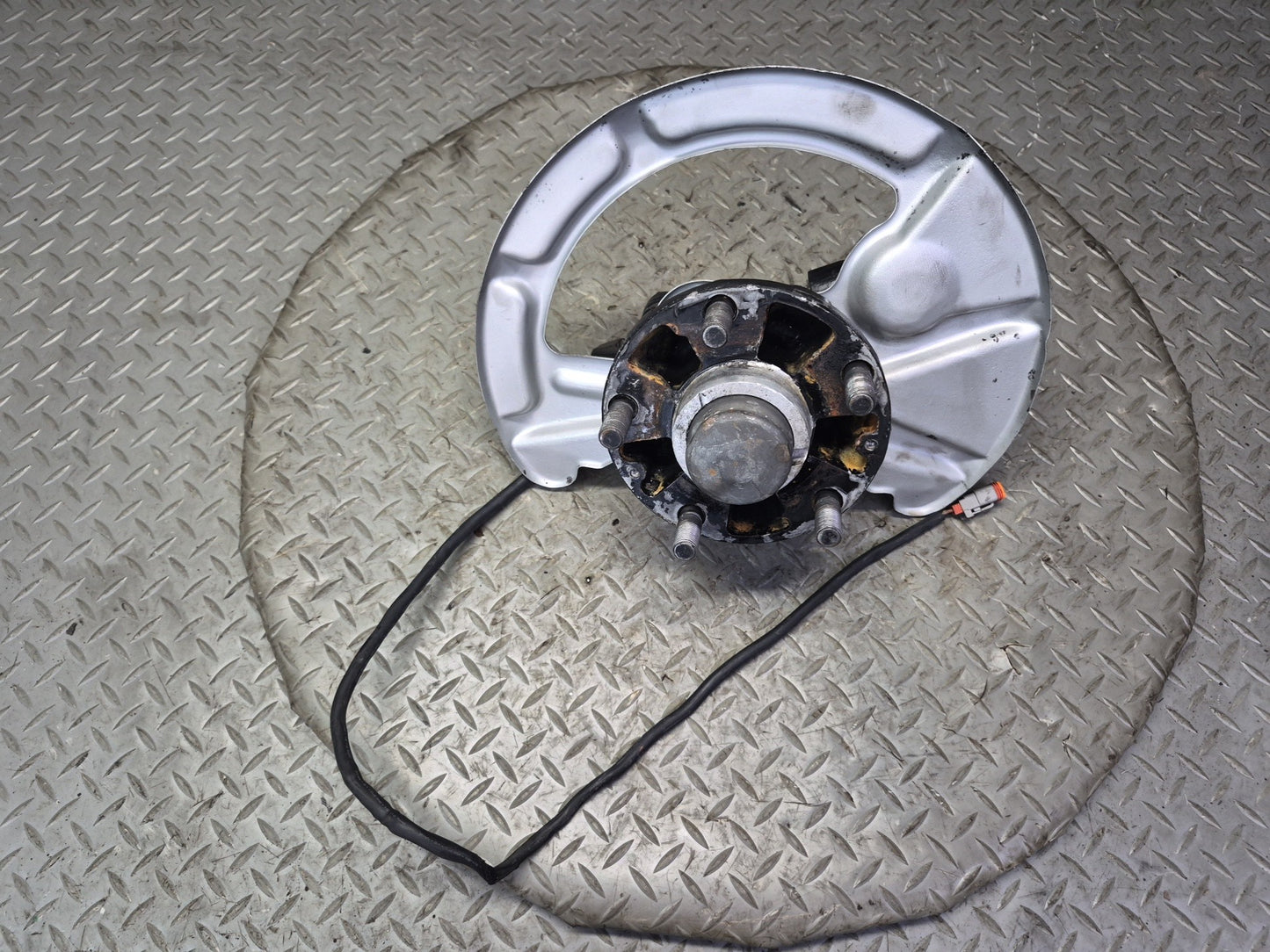 1984-1986 Porsche 928 S Front Right Side Spindle Knuckle Wheel Hub Bearing